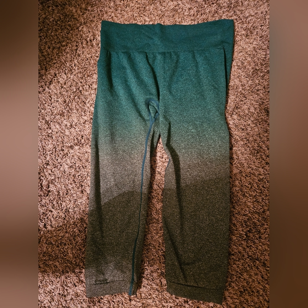 Constantly Varied Gear Ombre Capri Leggings
